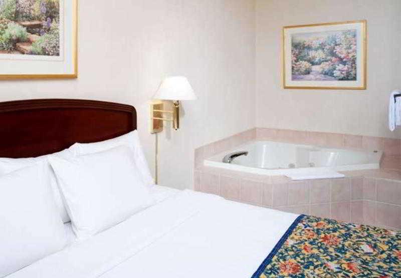 Courtyard Cleveland Independence Quarto foto